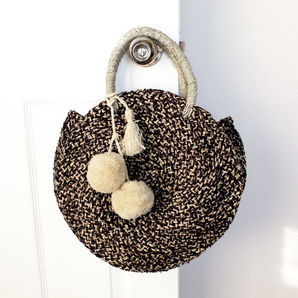 NWT Handmade Black Round Grass Beach Tote with Pompoms - Balinese Summer Bag - Picture 2 of 9